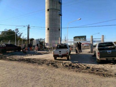 Detienen obra de agua potable en el barrio San Antonio por el despido de trabajadores