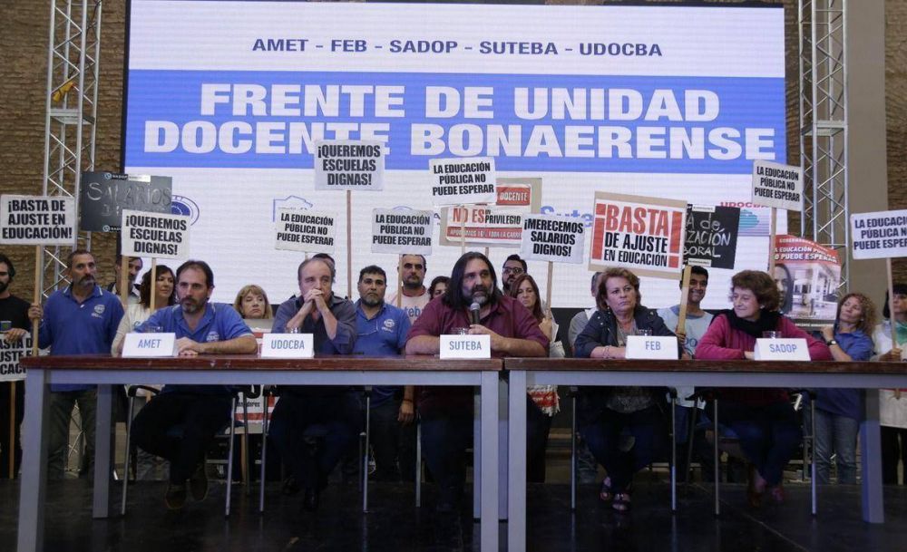 Despus de un mes y en medio de un paro, Vidal convoca a los docentes