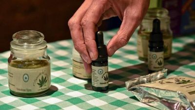 Ordenan a una prepaga cubrir un tratamiento con aceite de cannabis