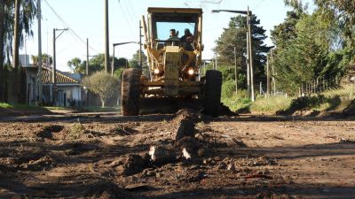 Reparan un importante tramo de calles en Quequ�n 