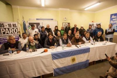 Trabajadores portuarios realizan paro nacional en contra del ajuste y en defensa del comercio interior