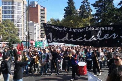 La Justicia le orden� a la Provincia que convoque a paritarias a los judiciales
