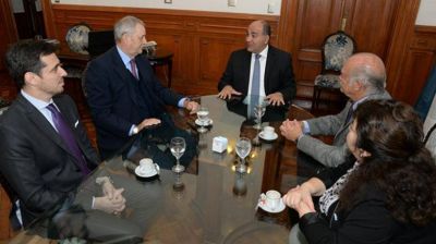 Coca Cola analiza usar ar�ndanos tucumanos para nuevos productos