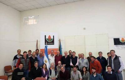 Colegio de Ingenieros Agr�nomos y Forestales prontos a tener su n�mero de Ley