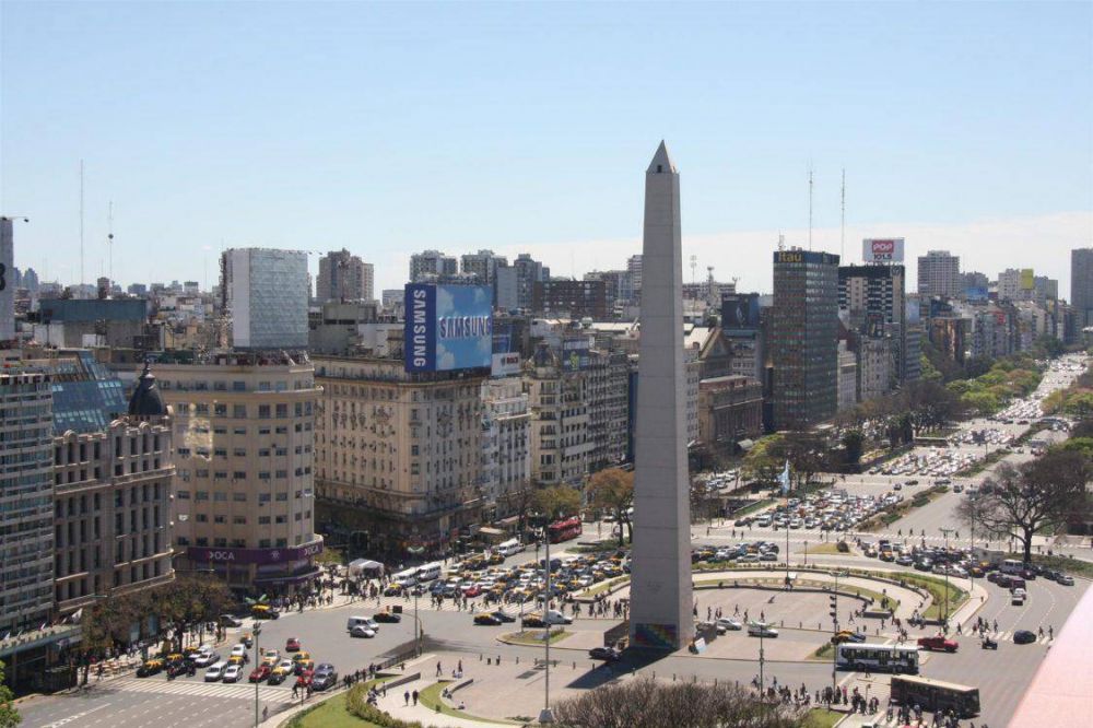 Miles de trabajadores se movilizan al Obelisco en una jornada patria histórica y con mucho descontento
