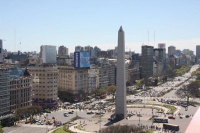 Miles de trabajadores se movilizan al Obelisco en una jornada patria hist�rica y con mucho descontento