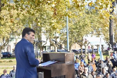25 de Mayo: L�pez destac� la proeza de los hombres y mujeres de la �poca para la liberaci�n