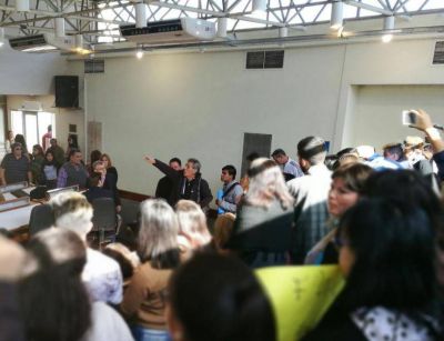 Distrito PRO rechaz� la emergencia educativa con esc�ndalo de por medio