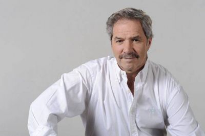 Un ex gobernador bonaerense se prueba el traje de candidato presidencial para 2019