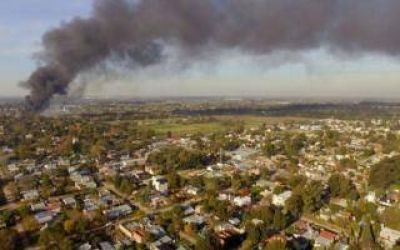 Esteban Echeverr�a: Se incendi� la papelera Reciclarpel en Canning y hay un bombero herido