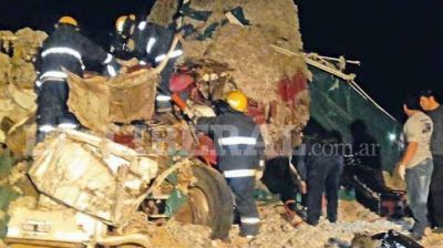 Un triple choque de camiones se cobr� la vida de uno de los choferes