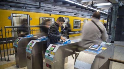 Metrodelegados levantan molinetes este martes y denuncian 