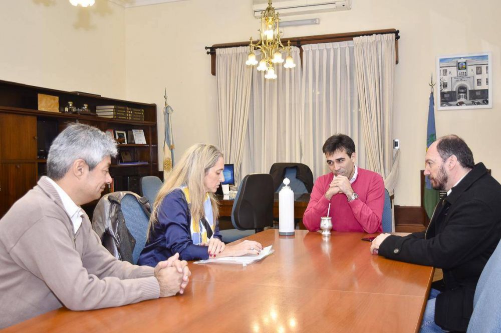 L�pez y secretarios de UNICEN avanzaron en el lanzamiento de un Master en Quequ�n