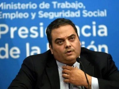 El pedido de sindicalizaci�n de la polic�a llega a manos de Triaca