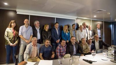 Intendentes peronistas resisten recorte de 1300 millones de Vidal