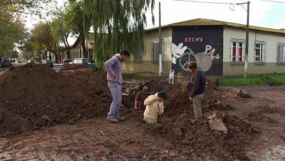 Reemplazan ca�os pluviales en una zona sensible de Quequ�n