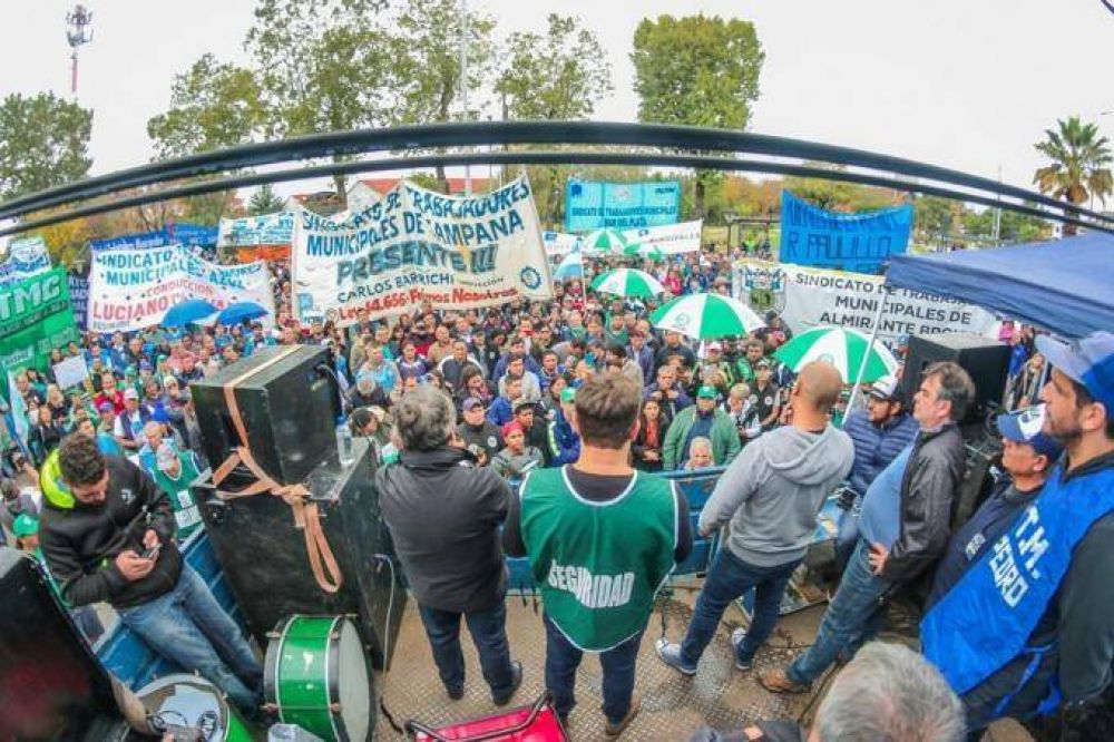 Unos 1.500 trabajadores protestaron contra Ferraresi por pagar sueldos bajo la línea de indigencia