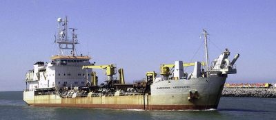 Firman contrato para profundizar Puerto Quequ�n