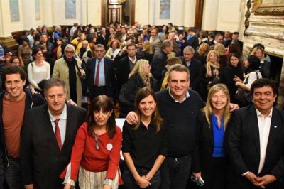 El veto de Macri desat� un amplio repudio opositor y una marcha a la Plaza de Mayo