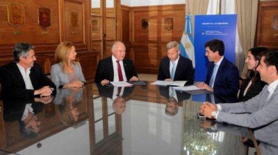 Por la ejecuci�n de obras h�dricas advierten que hay tres puentes en riesgo