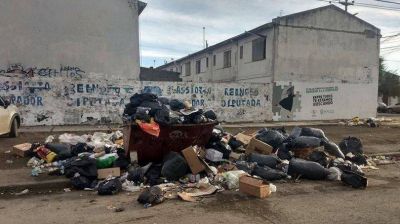 Por conflictos laborales, Río Gallegos y Deseado están impregnados de basura