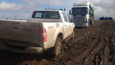 Infraccionaron a dos camioneros que rompieron 10 km de camino