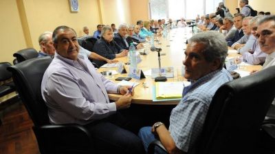 Las CTA y el moyanismo presionan a la CGT para que anuncie un paro
