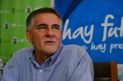 Carlos Castagneto llega a Necochea
