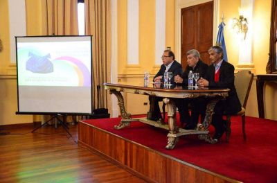 La Provincia y la Capital presentaron un programa de separaci�n de residuos