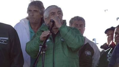 Moyano tens� la cuerda de la CGT y aceler� una convocatoria del Gobierno