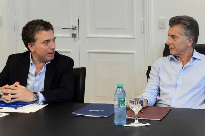 El Gobierno garantiza una recomposici�n salarial para desactivar el paro de la CGT