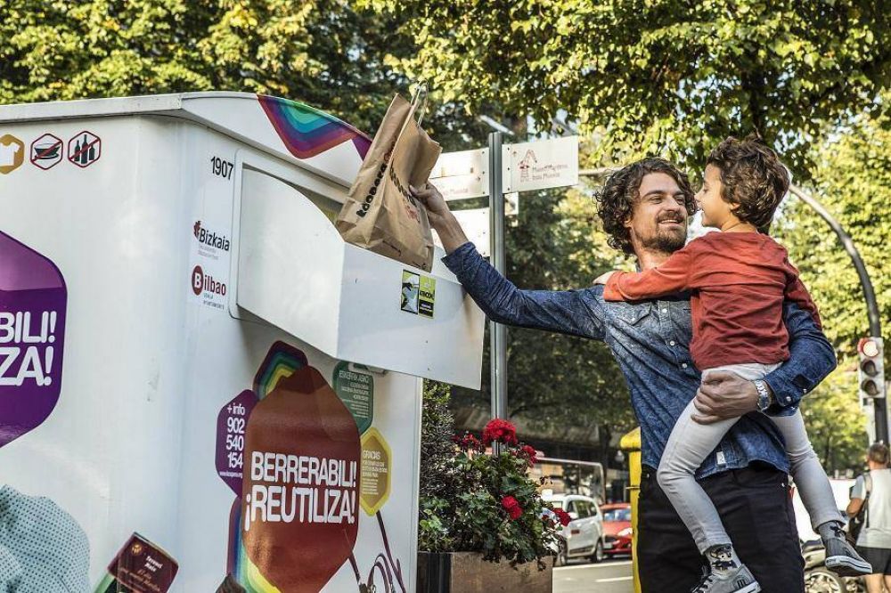 Koopera instala 13 nuevos contenedores de reutilizaci�n en Bilbao