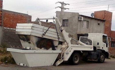 Colocan volquetes y Ecocanje en el barrio Los Sauces de Trelew