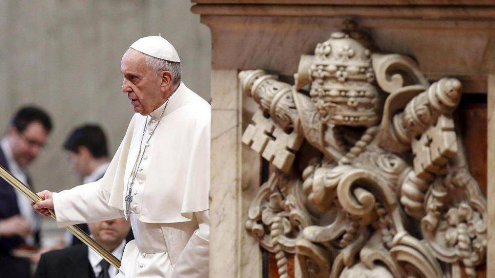 El Papa a los sacerdotes: el celibato es un desafo; cuidado con lo que ven en la red