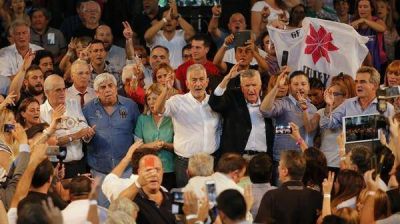 Dividido y sin la presencia de los gobernadores, el PJ realiza el Congreso Nacional para legitimar la conducci�n de Jos� Luis Gioja