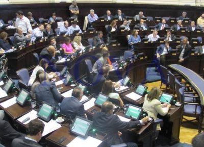 Vidal se sali� con la suya: Diputados aprob� la reducci�n de impuestos municipales en las facturas de luz y agua