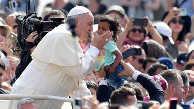 El Papa: la fe no llega por correo, hay que volver a las ra�ces