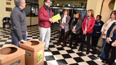 Javier Gast�n present� el programa de clasificaci�n de residuos �Empecemos por casa�