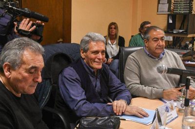 El Gobierno y la CGT negocian, pero el paro parece inevitable