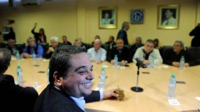 Buscan frenar el paro: preparan un decreto para liberar fondos a las obras sociales