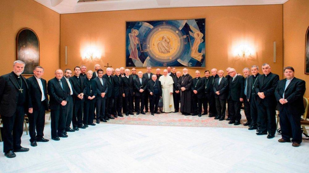 Despu�s del esc�ndalo de abuso sexual, el papa Francisco acept� la renuncia de tres obispos chilenos
