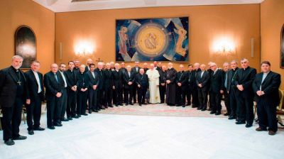 Despu�s del esc�ndalo de abuso sexual, el papa Francisco acept� la renuncia de tres obispos chilenos