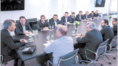 Tras pactar con el FMI, Macri busca dar una se�al de consenso con gobernadores