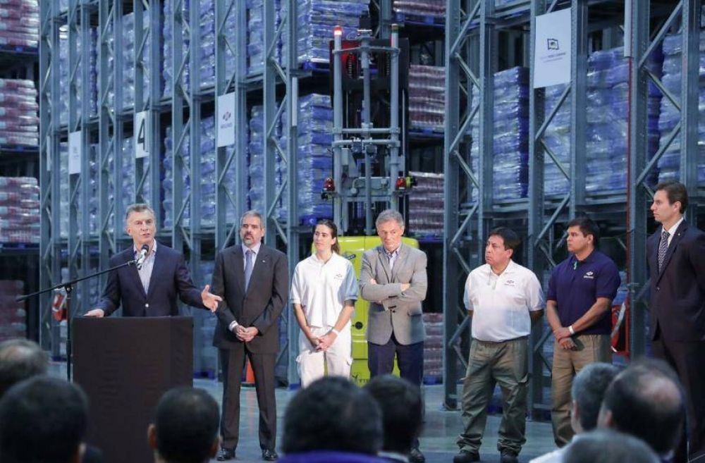 Mauricio Macri perdi� 23 de puntos de imagen positiva desde que asumi�, seg�n estudio