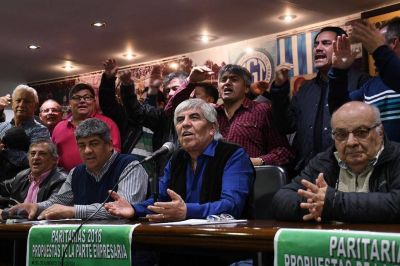 Camioneros y las dos CTA se movilizan ma�ana a la Plaza de Mayo