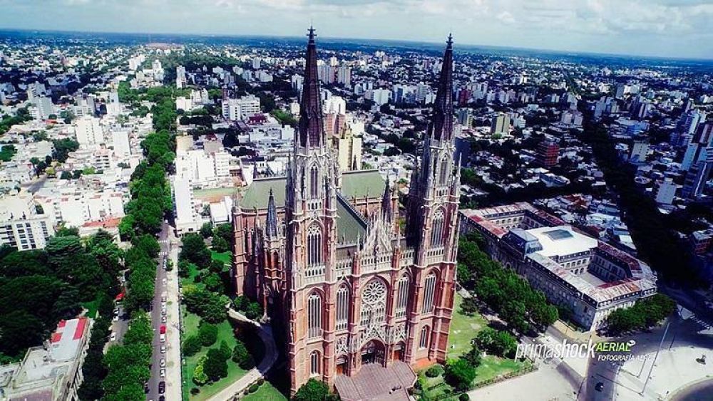 La Gobernacin destinar ms de 47 millones de pesos para terminar una de las torres de la Catedral de La Plata