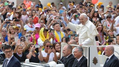 Catequesis del Papa: La vida verdadera la da s�lo Jes�s, buscar original y no la copia