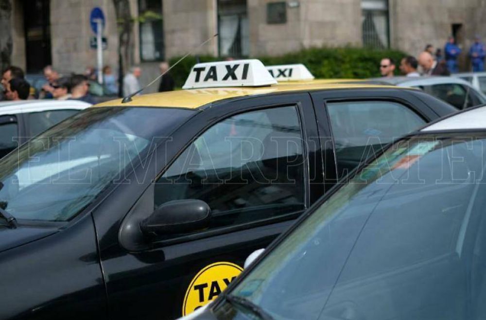 Taxistas se renen para analizar medidas por el incremento del GNC