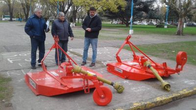 Se adquirieron dos plataformas para cortes de pasto
