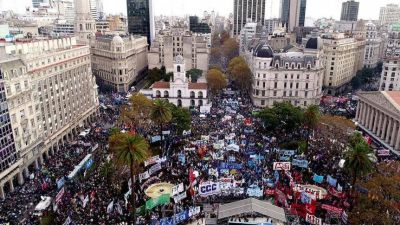 Comienza el paro nacional de camioneros, docentes y estatales